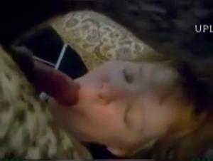 Chienne Baisée: Blonde Dévore Son Chien