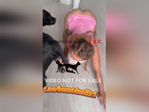 Teaser Débauché : Sonya se laisse emporter par son instinct canin