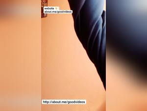 Chien défonce la fille pendant un jeu torride