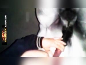 Celui-là se laisse chevaucher par un destrier