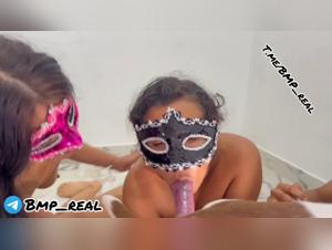 Mia et Flor:  Submission Canine Hardcore