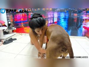 Débauche Canin : Barbara Jouit avec Deux Chiens