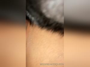 Domination Canine : missfreak33queen s'abandonne au plaisir animal