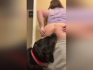 Délices Bestiaux: Domination Canine dans le Bad
