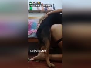 Zoophilie Indélébile : Chien dévore la salope