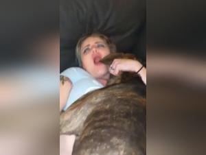Délices Sauvages :  Placement Orgasmique Inoui avec Chien
