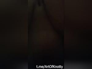 Session cannelle caliente : amateur et son chien dans un bain de désir.